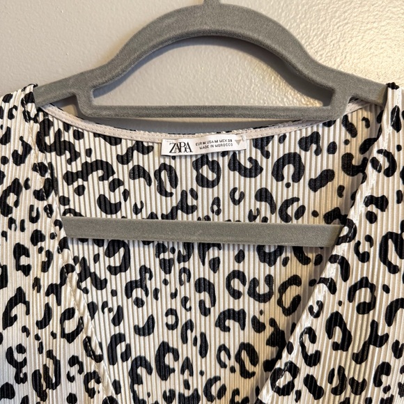 Zara Leopard Print Smocked Peplum Blouse Size Medium - Picture 3 of 4